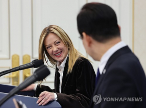 이재명 대통령 발언을 듣는 조르자 멜로니 이탈리아 총리